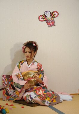 Bimbo geisha from Japan gently touches own snatch being dressed in kimono