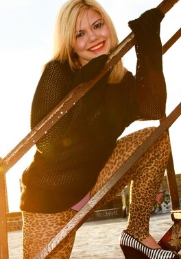 Blonde in leopard leggings is a rebel cause it's written in her purple panties