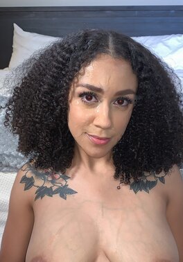 Sexy Ariana Aimes is way too sweet to not get her cheeks clapped
