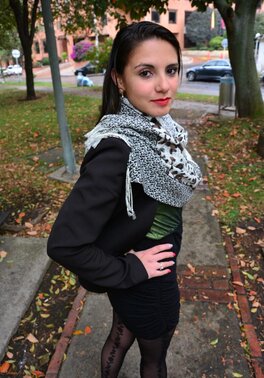 Stylish scarf Latina is going to pose in a cute way in public