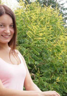 Brunette turns to masturbation and enjoys legit orgasms
