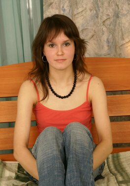 Teen amateur peels off her tight denim jeans and starts posing completely naked