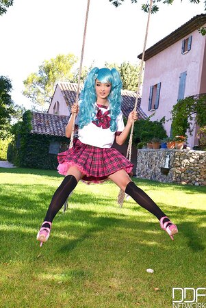 Cosplay whore with blue hair flashes immense babylons and pussy on camera