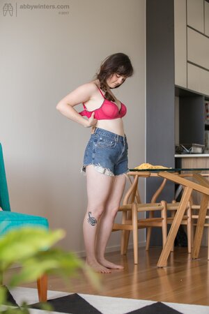 Fat-bottomed babe with pale skin brandishes her body slowly wearing her clothes