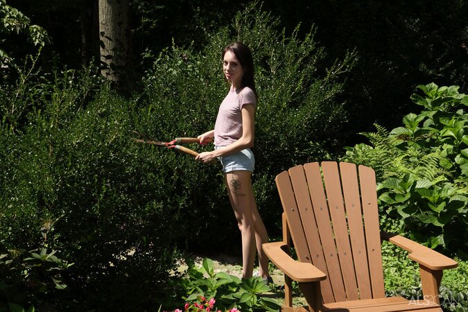 Inevitably for female to reach orgasm in five minutes when she uses garden tools
