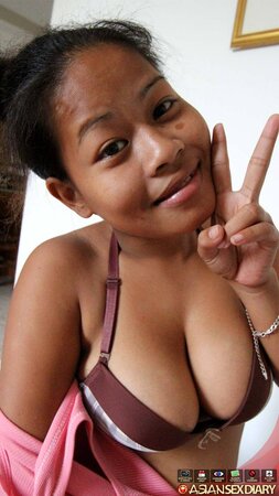 Cute Philippine girl with saggy boobs has quick fuck with white guy in the hostel