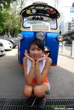 Driver of rickshaw finds exotic teen Yok who agrees to pose naked for him