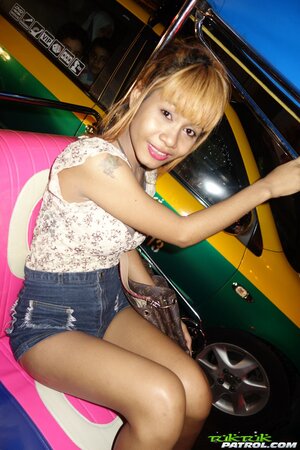 Ride on rickshaw makes exotic babe in mood to pose for guy dressed in lingerie
