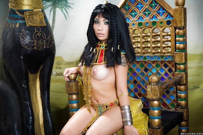 Exotic student passes exam by posing for teacher like slutty Cleopatra