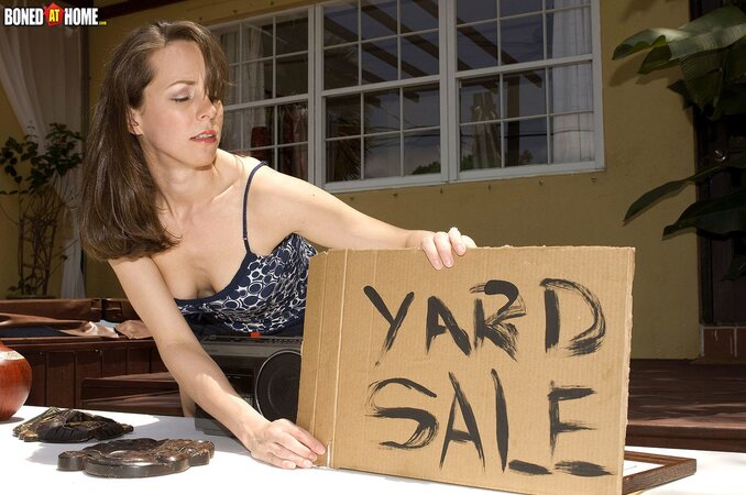 It's a yard sale so slut sells everything and even her pussy in bed