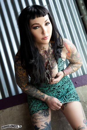 Tattooed brunette with hoop earrings shows how her smooth pussy looks like