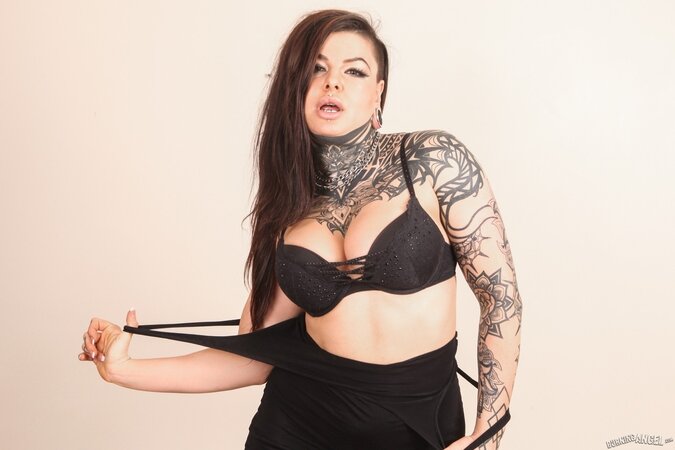 Sexually aggressive love with tattooed upper body shamelessly shows off her snatch