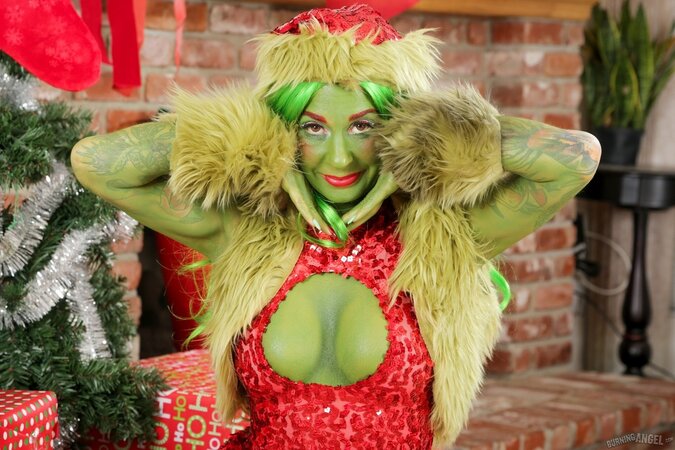 Mischievous pornstar Joanna Angel cosplays Grinch by a Christmas tree