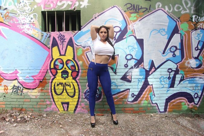 Busty Latina goddess stretched by stocky guy outdoors near a wall with graffiti