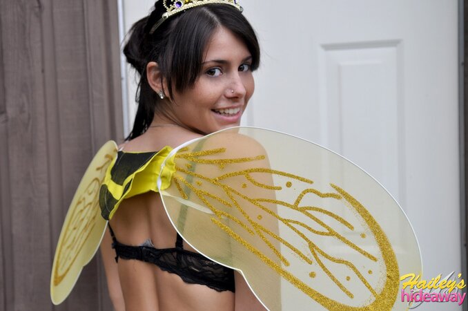 Kinky lassie in bee costume undresses to bag for candies on Halloween