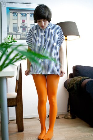 Lulu shows her sexy legs in orange tights and it looks great