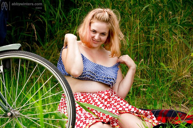 Tubby babe on a bike decides to masturbate outdoors today