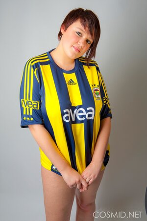 Most appealing Fenerbahce  supporter showing her meaty bum