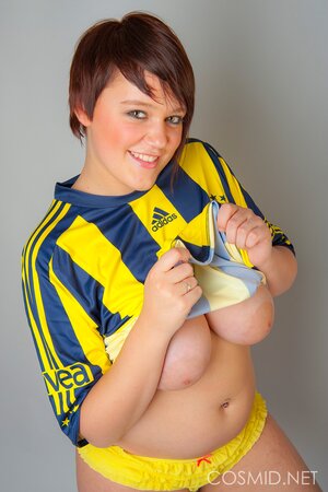 Most appealing Fenerbahce  supporter showing her meaty bum