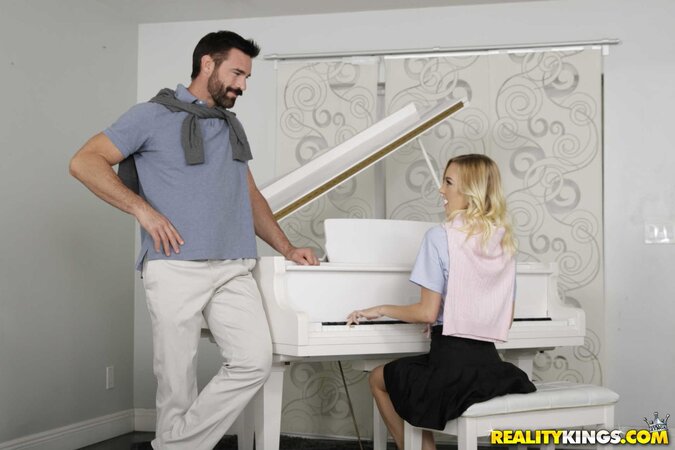 Piano teacher is fucking the wet twat of the slender blonde