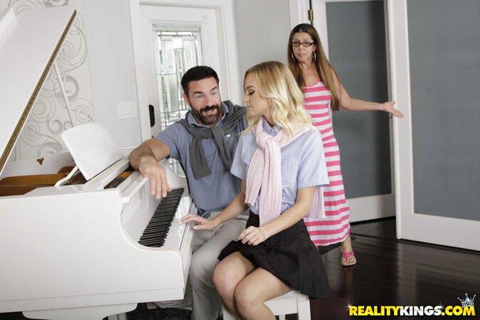 Piano teacher is fucking the wet twat of the slender blonde