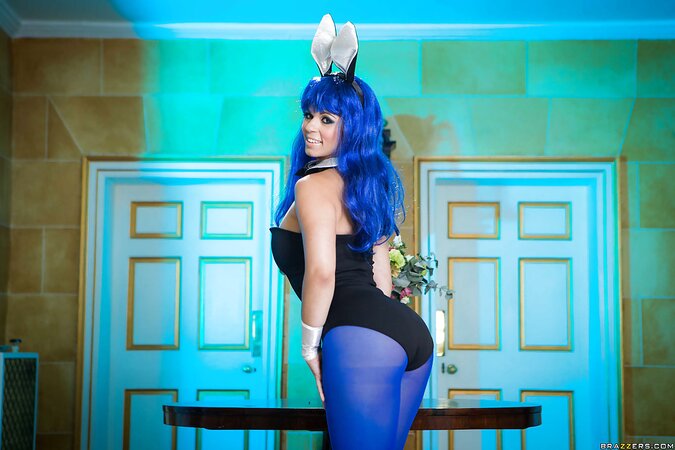 Blue-haired sexpot adores cosplay and posing with no clothes on great body