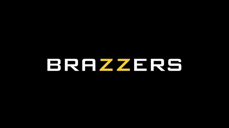 Kiki Daniels gets licked and screwed while at work in HQ