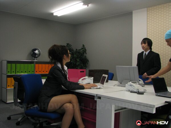 Short skirt of nerdy Japanese secretary can hardly hide her underwear