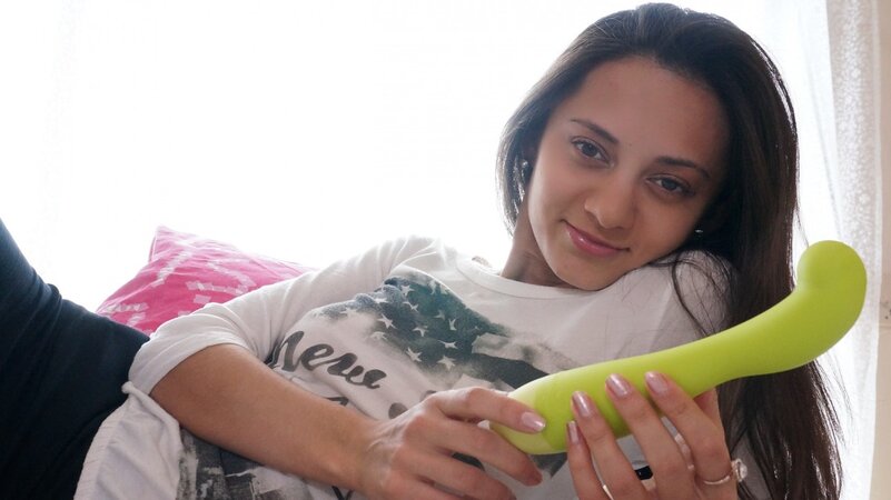 Shrima Malati pulls down her yoga pants for a hot solo session