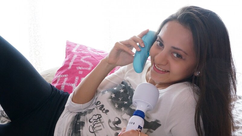 Shrima Malati pulls down her yoga pants for a hot solo session