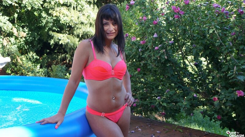Tera Joy is going to finger herself and reach orgasms