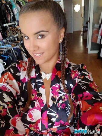 Olivia hides her huge tits while taking cute poolside selfies