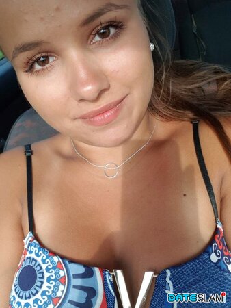 Olivia hides her huge tits while taking cute poolside selfies
