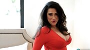 Attractive Latina Loraine Del Sol gets naked on camera