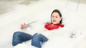 Serenya Gomez has a wet and wild fuck fest in the bathtub