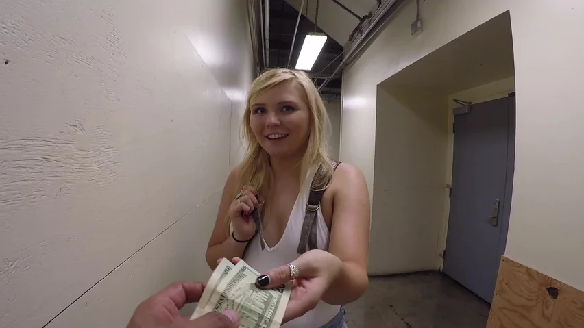 Pregnant girl sucks for cash