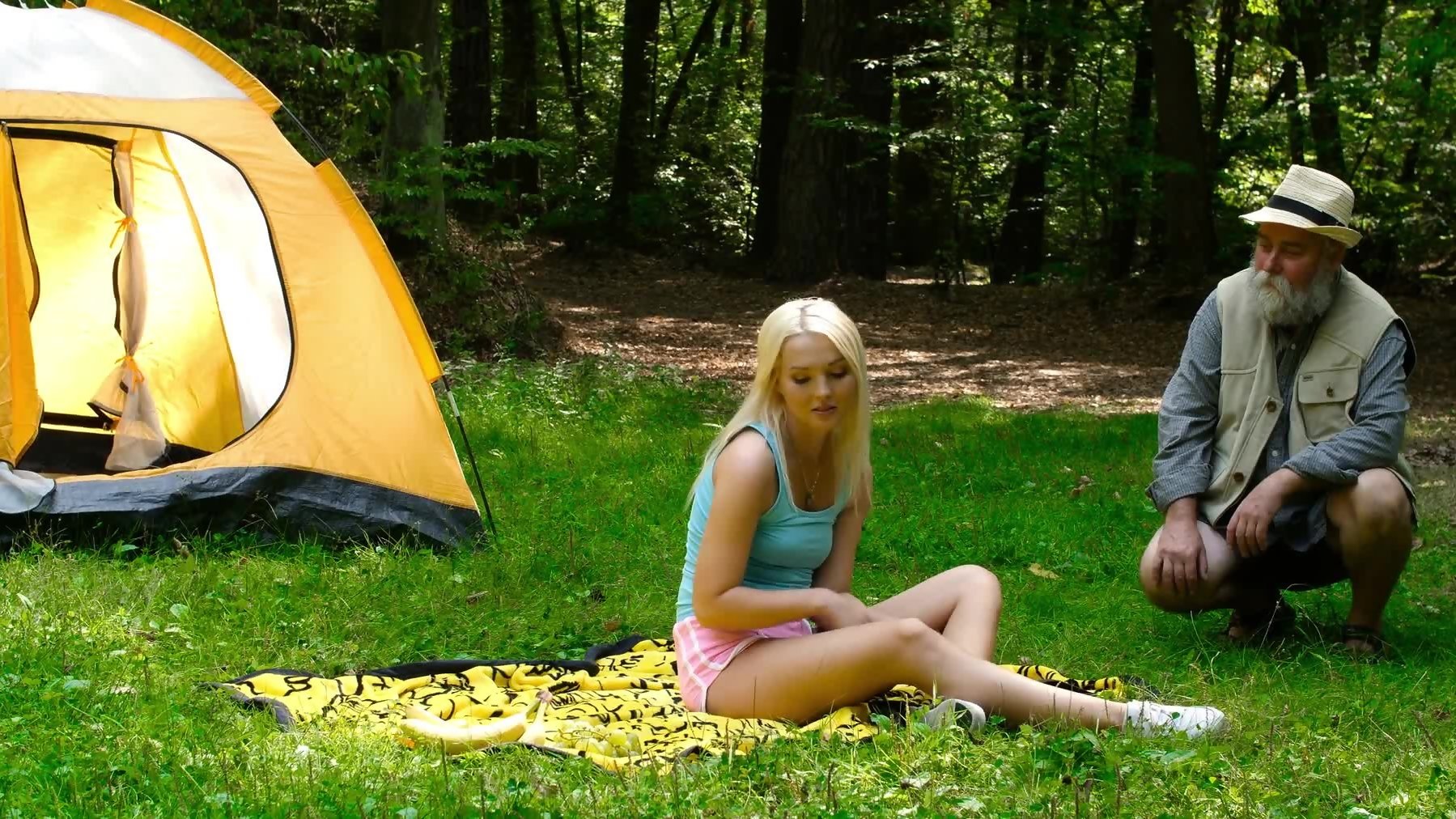 Blonde satisfied by old stranger during picnic in forest - SexVid.xxx