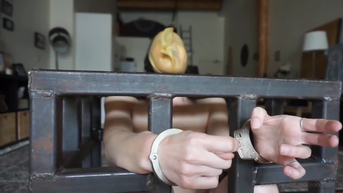 Elise Graves Handcuffs Herself And Masturbates In A Cage Sexvid Xxx