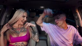 Two stunning, inked babes take it in the back of the car